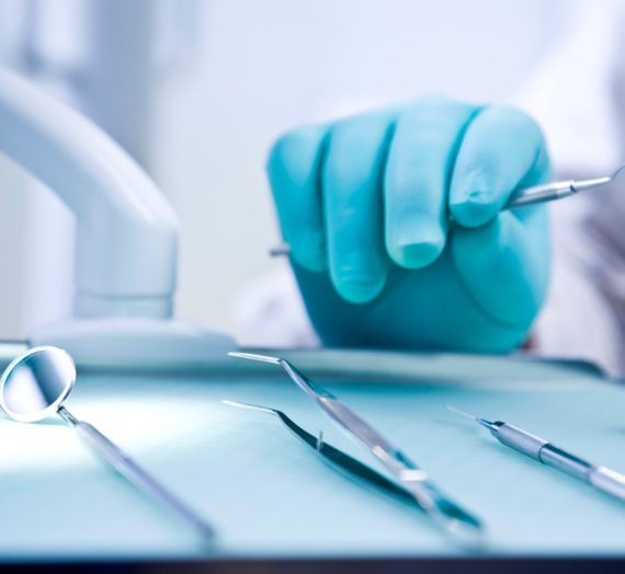دراسة طب الأسنان أو البشري في المملكة المتحدة